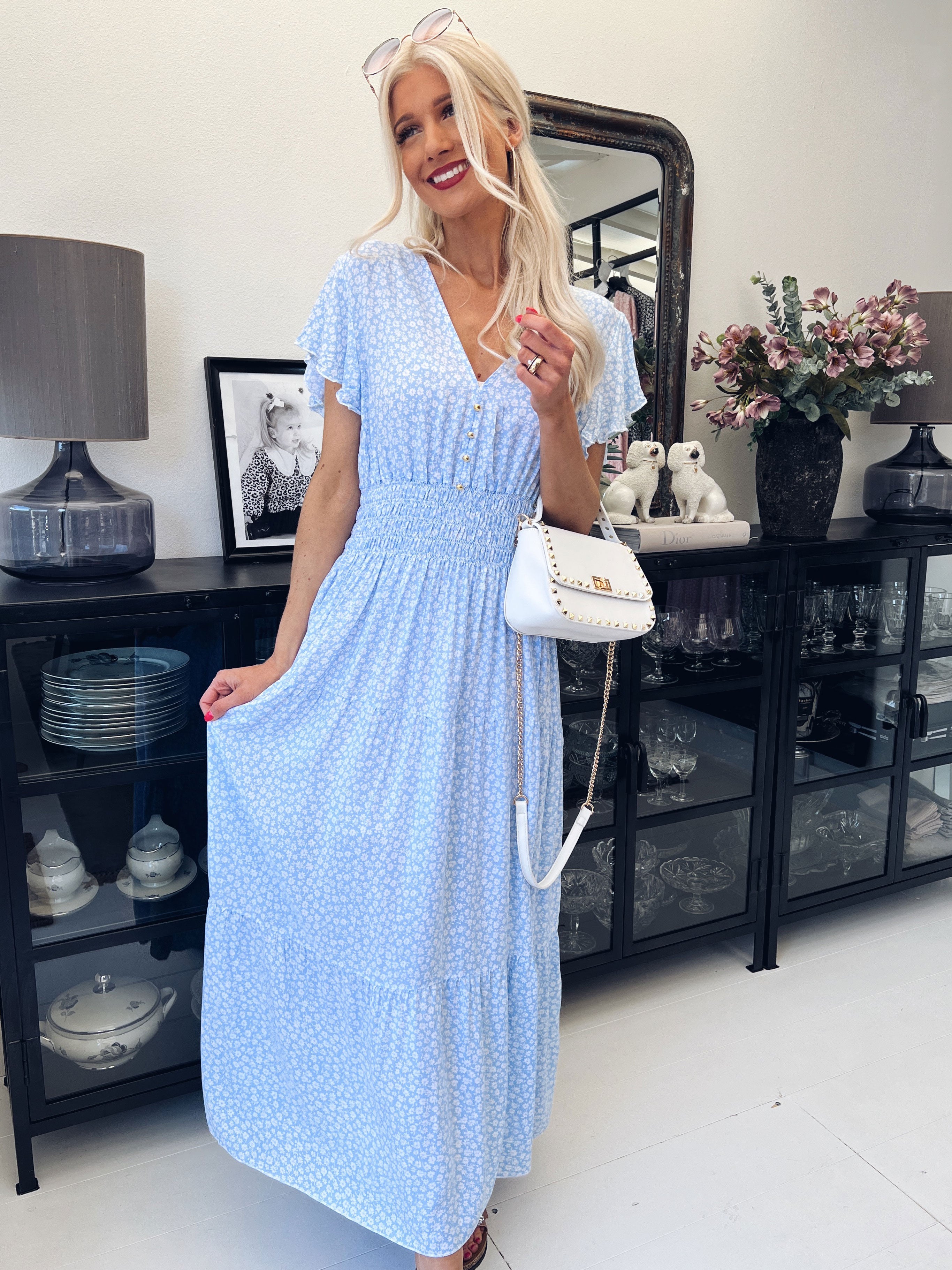 Saline - Beige sommerkjole med farverige blomster